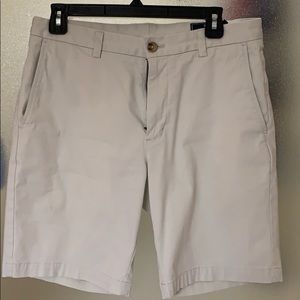 Vineyard Vines men’s beige shorts